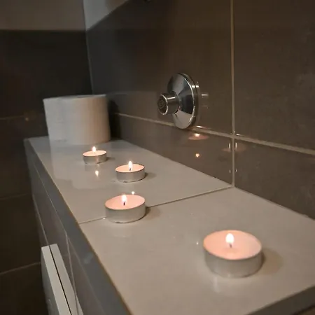 Daniel Apartment Split